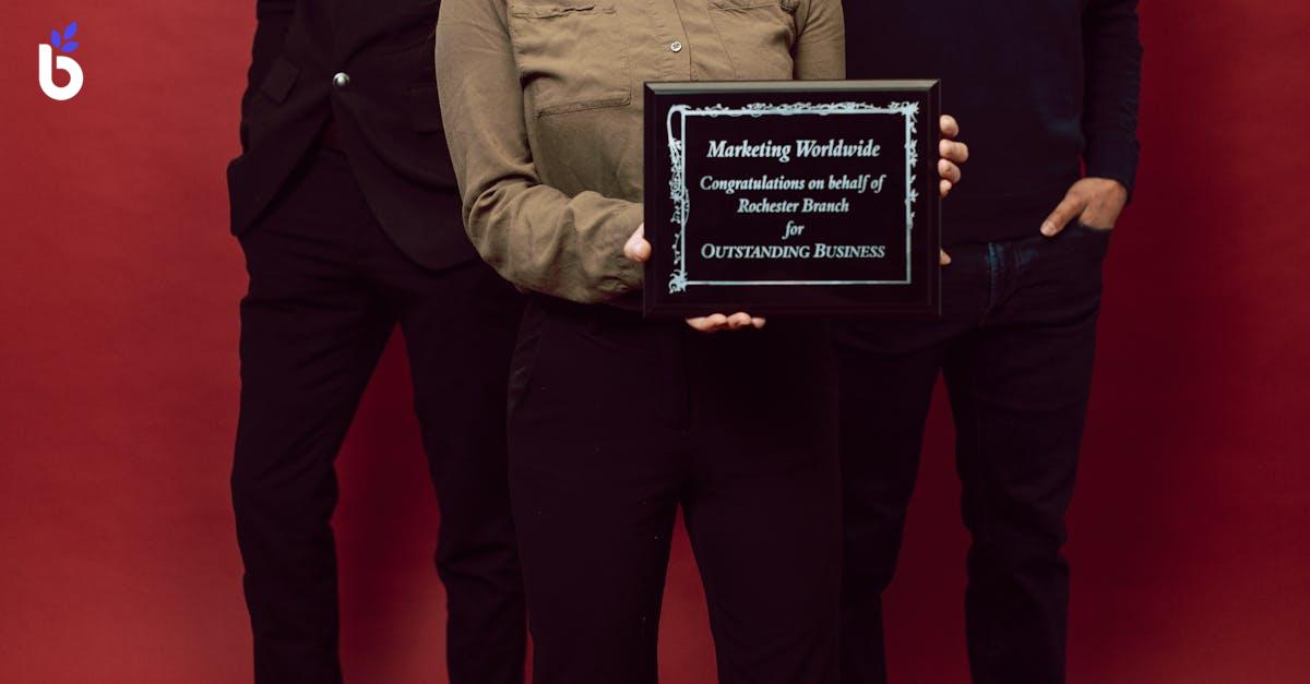 WHAT IS EMPLOYEE RECOGNITION?