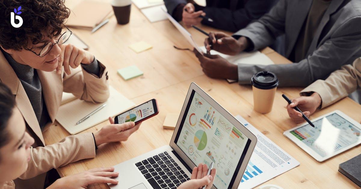 WHAT IS HR ANALYTICS ?
